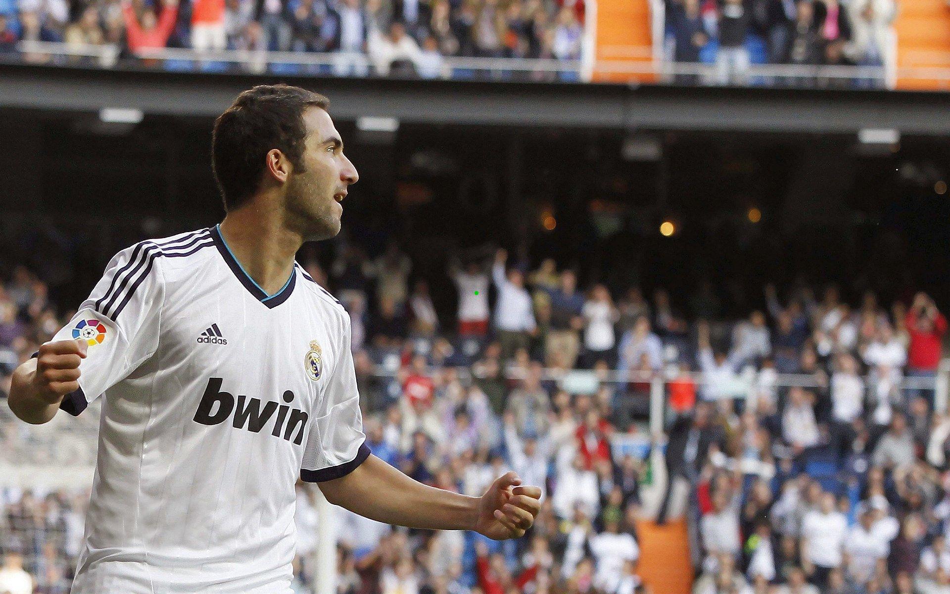 侧翼悍将引多队询价 篮网权衡约翰逊交易价值